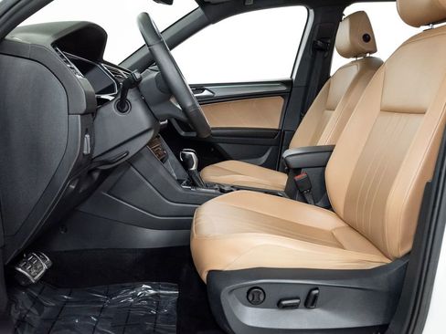 Used 2022 Volkswagen Tiguan SE R-Line image 10