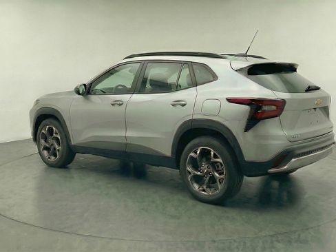 Used 2025 Chevrolet Trax LT image 6