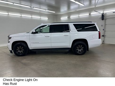 Used 2017 Chevrolet Suburban LT w/ Luxury Package AWD/4WD image 7