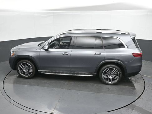 Used 2024 Mercedes-Benz GLS 450 4MATIC image 40
