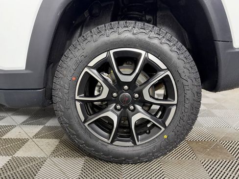 Used 2025 Jeep Compass Trailhawk AWD/4WD image 23