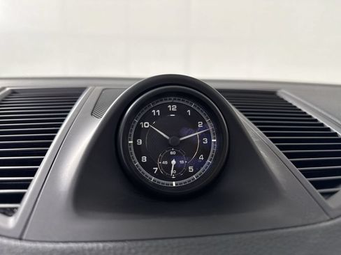 Certified 2024 Porsche Macan AWD/4WD image 29