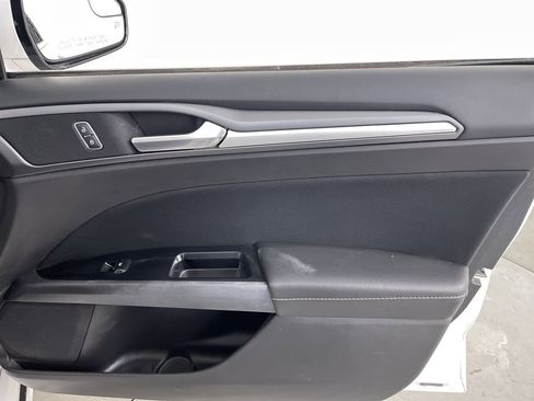 Used 2018 Ford Fusion SE w/ Fusion SE Technology Package image 23