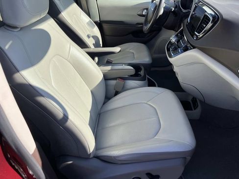 Used 2018 Chrysler Pacifica Touring-L Plus image 29