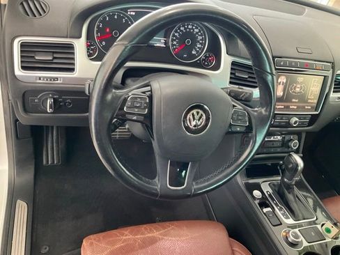 Used 2016 Volkswagen Touareg Executive AWD/4WD image 7
