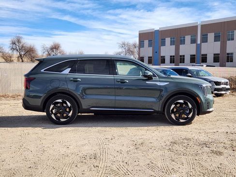 New 2026 Kia Sorento EX w/ EX Premium Package AWD/4WD image 2