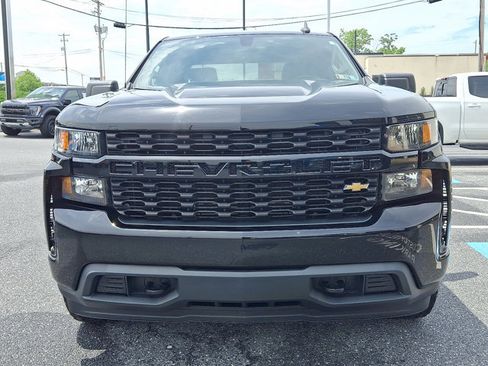 Used 2020 Chevrolet Silverado 1500 Custom w/ Custom Value Package AWD/4WD image 2