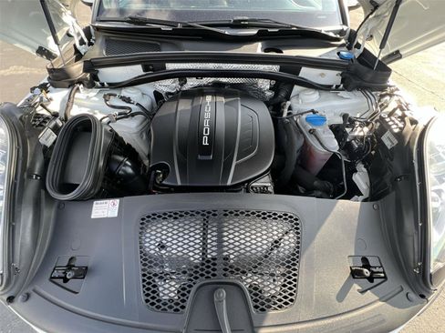 Used 2018 Porsche Macan BASE image 24