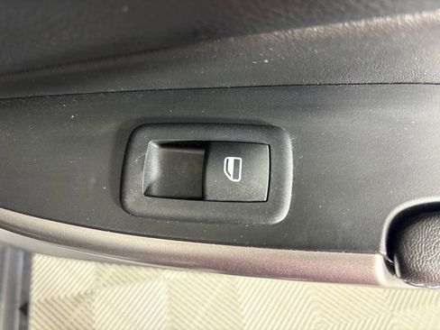 Used 2019 Jeep Cherokee Latitude Plus w/ Cold Weather Group AWD/4WD image 45