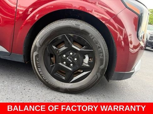 Used 2025 Kia Carnival FWD image 8