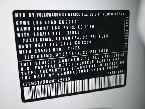 Used 2024 Volkswagen Tiguan SE image 9