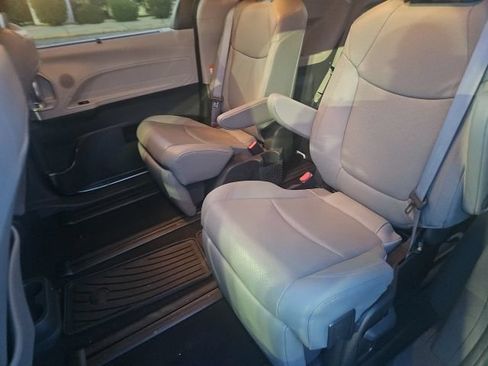 Used 2023 Toyota Sienna Limited AWD/4WD image 32