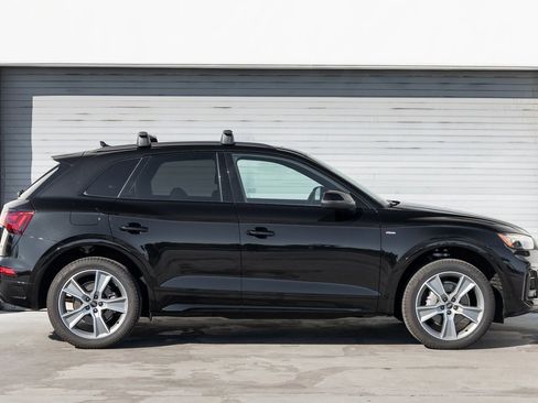 Used 2025 Audi Q5 2.0T Premium w/ Convenience Plus Package image 2