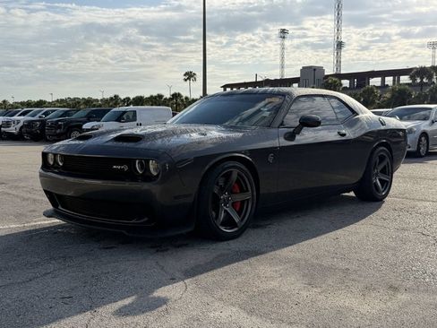 Used 2023 Dodge Challenger SRT Hellcat w/ Driver Convenience Group RWD image 9
