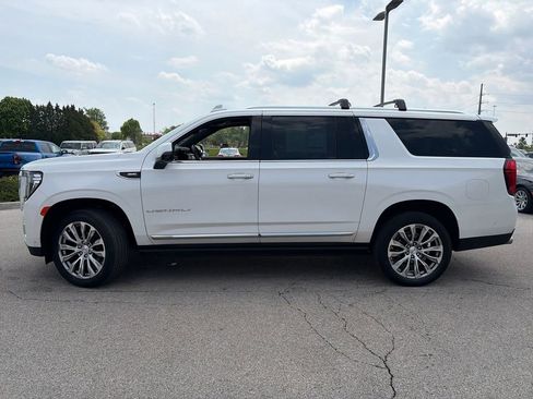 Used 2023 GMC Yukon XL Denali w/ Denali Reserve Package AWD/4WD image 4