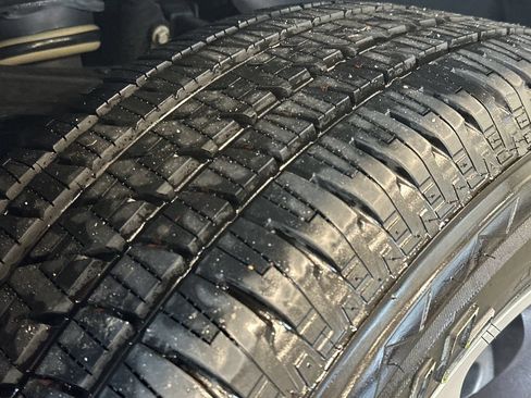 Used 2023 RAM 1500 Laramie AWD/4WD image 11