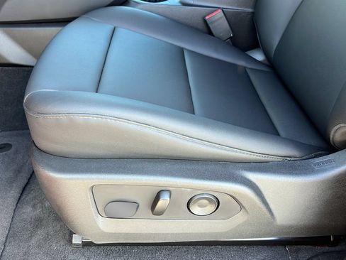 Used 2025 Chevrolet Colorado Trail Boss AWD/4WD image 19