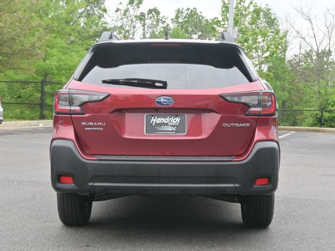 Used 2025 Subaru Outback Premium AWD/4WD image 8