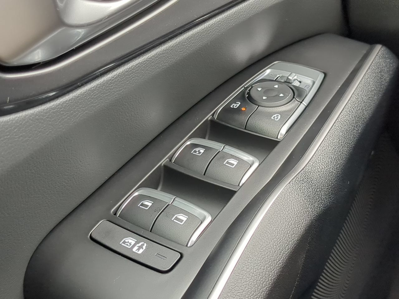 Used 2025 Kia Sorento S w/ Panoramic Sunroof Package FWD image 25
