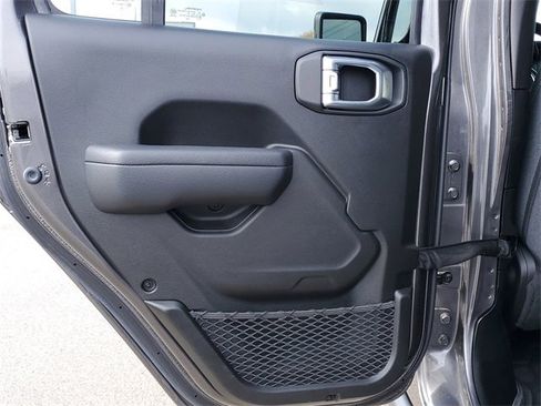 Used 2024 Jeep Gladiator Sport image 11