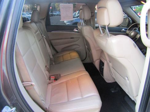 Used 2019 Jeep Grand Cherokee Limited AWD/4WD image 13