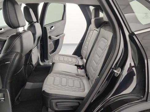 Used 2023 Ford Escape Platinum w/ Premium Technology Package AWD/4WD image 29
