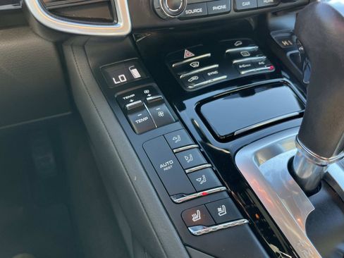 Used 2017 Porsche Cayenne Platinum Edition image 27