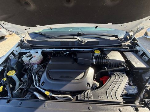 Used 2023 Chrysler Pacifica Touring-L image 20