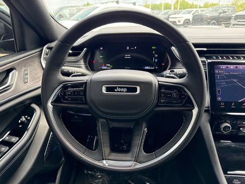 Used 2022 Jeep Grand Cherokee Overland AWD/4WD image 30