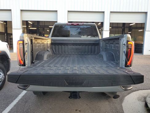 Used 2025 GMC Sierra 2500 AT4 w/ AT4 Premium Plus Package AWD/4WD image 9