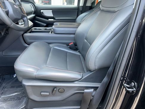 Used 2025 Ford Expedition Active AWD/4WD image 6