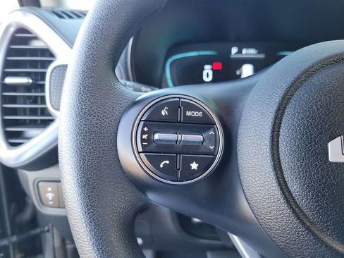 Certified 2025 Kia Soul LX w/ LX Technology Package image 23