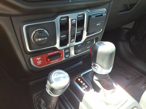 Used 2021 Jeep Wrangler Unlimited Rubicon w/ Cold Weather Group AWD/4WD image 24