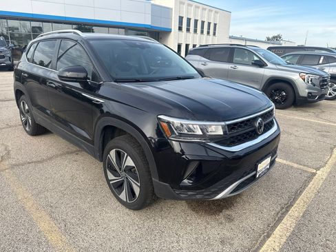 Used 2024 Volkswagen Taos SE AWD/4WD image 4