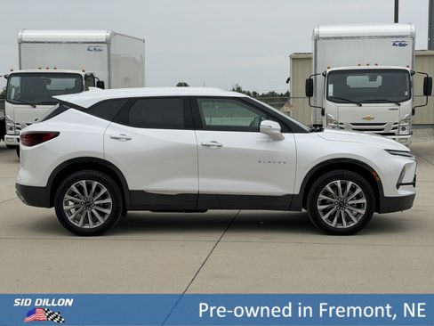 Certified 2025 Chevrolet Blazer Premier w/ Driver Confidence II Package AWD/4WD image 3