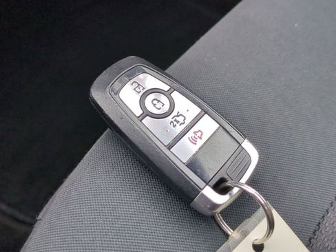 Used 2020 Ford Fusion SE image 36