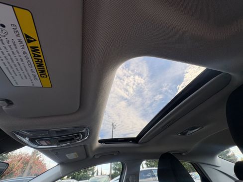 Used 2025 Hyundai Elantra SEL image 30