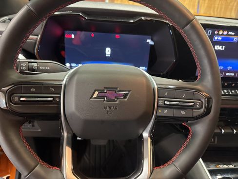 Used 2025 Chevrolet Colorado Z71 w/ Z71 Convenience Package 2 image 30