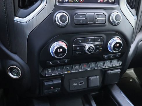 Used 2023 GMC Sierra 2500 Denali w/ Denali Black Diamond Edition image 18