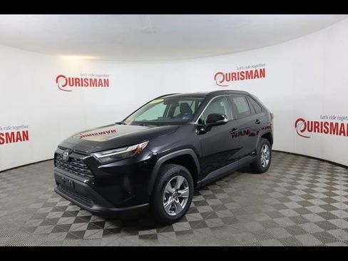 Used 2025 Toyota RAV4 XLE image 4