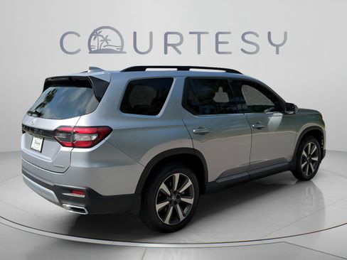 Used 2024 Honda Pilot Touring image 7