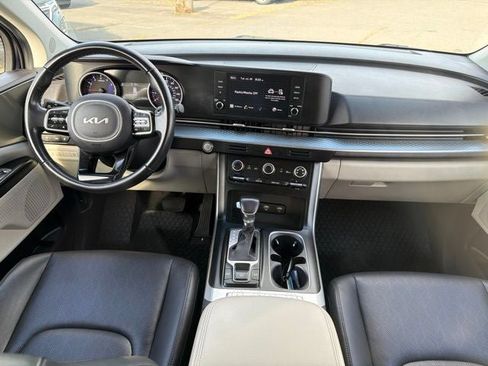 Used 2022 Kia Carnival LX FWD image 11