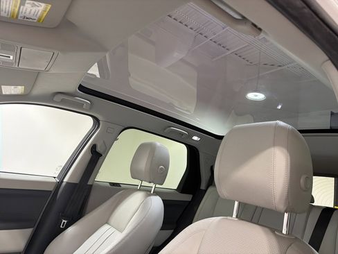 Used 2018 Land Rover Discovery Sport HSE image 19