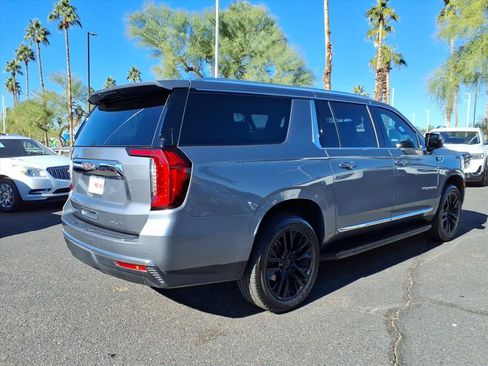 Used 2021 GMC Yukon XL SLT w/ SLT Premium Package image 5
