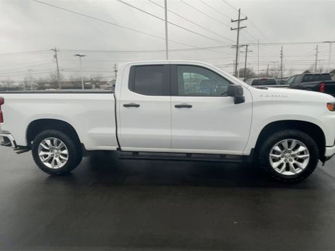 Used 2019 Chevrolet Silverado 1500 Custom w/ Custom Value Package image 9