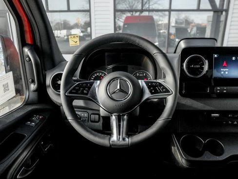 Used 2025 Mercedes-Benz Sprinter 2500 image 19