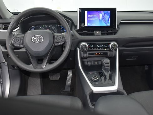Used 2025 Toyota RAV4 XLE image 20