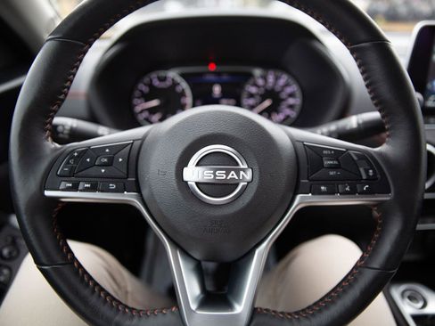 Used 2024 Nissan Sentra SR w/ SR Premium Package image 11