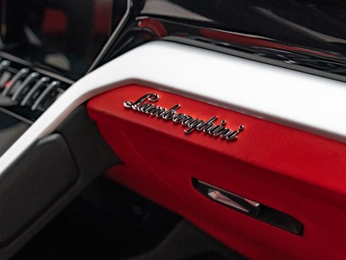 Used 2020 Lamborghini Urus AWD/4WD image 44