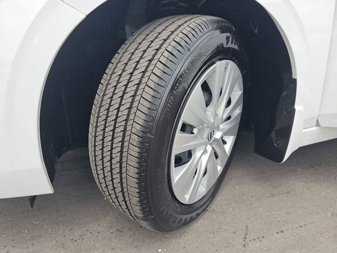 Used 2025 Nissan Sentra S FWD image 32